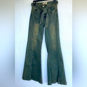 Fashion Nova jeans, high-rise, Green Washed‎ Wide Leg Size 7, 31” Inseam